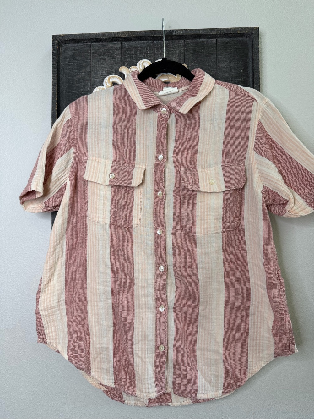 a.n.a 100% Cotton Peach and Cream Short Sleeve Button-Down Shirt